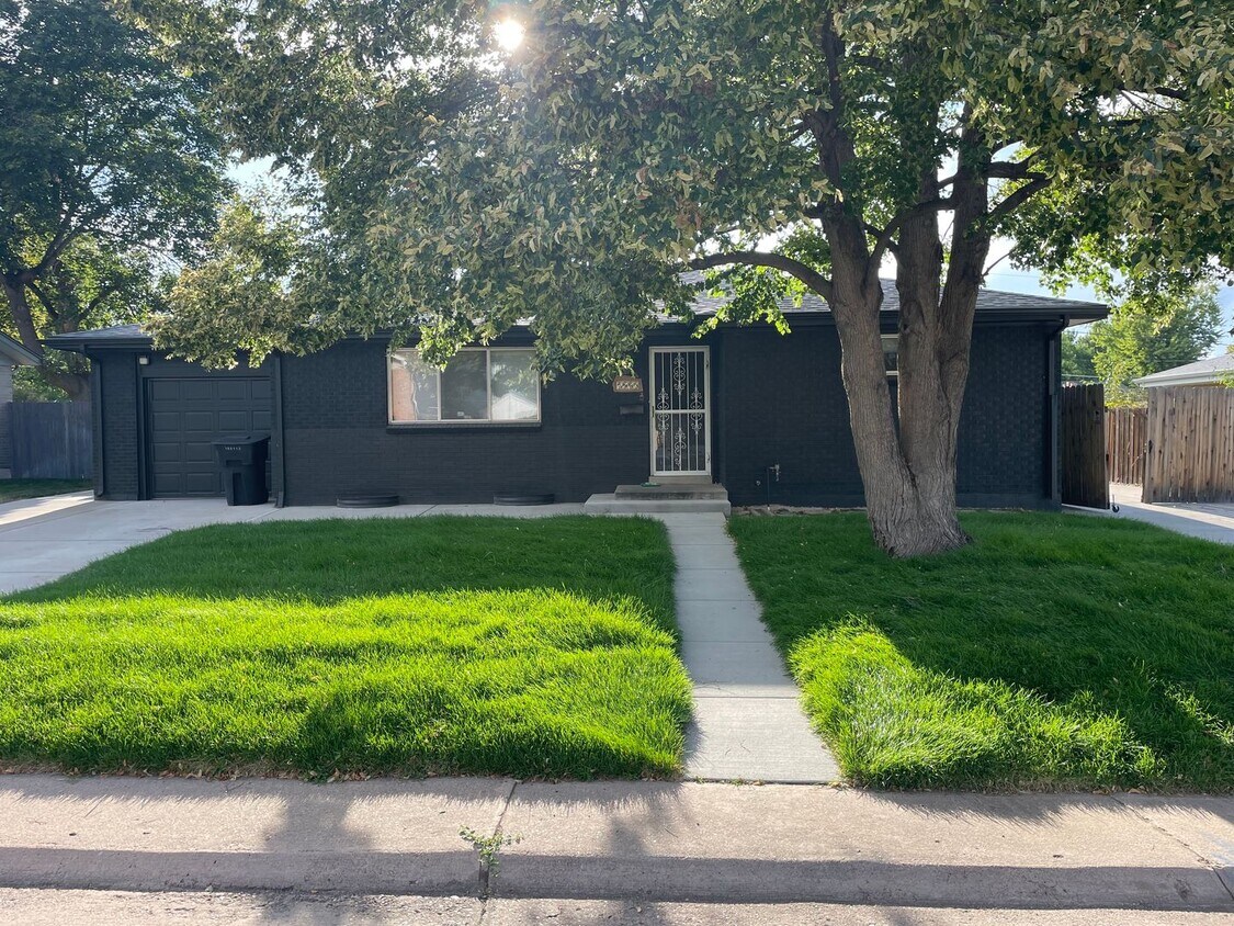 Primary Photo - Stunning 4 bedroom Ranch home in Southwest...