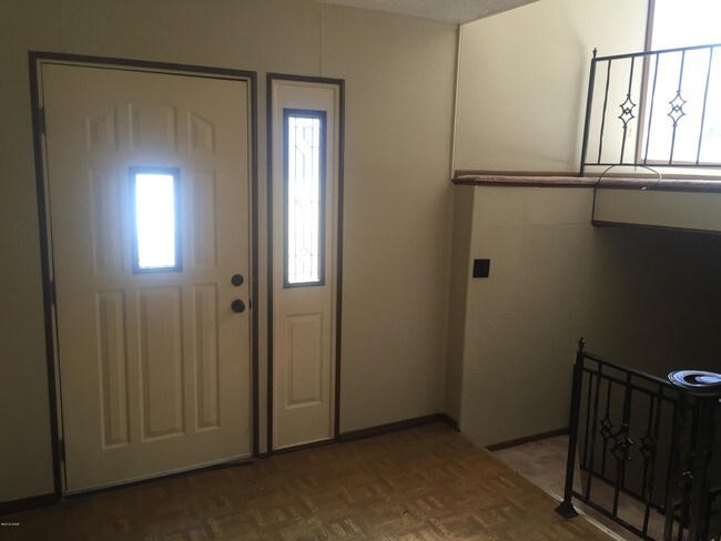 Building Photo - 1803 Briar Dr