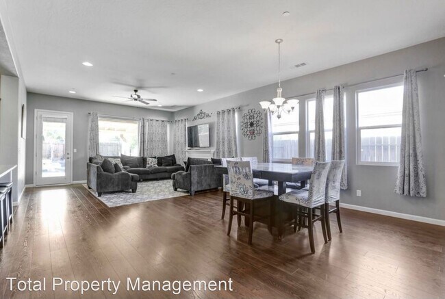 Foto del edificio - 4 br, 3 bath House - 2525 W Connelly Ave.