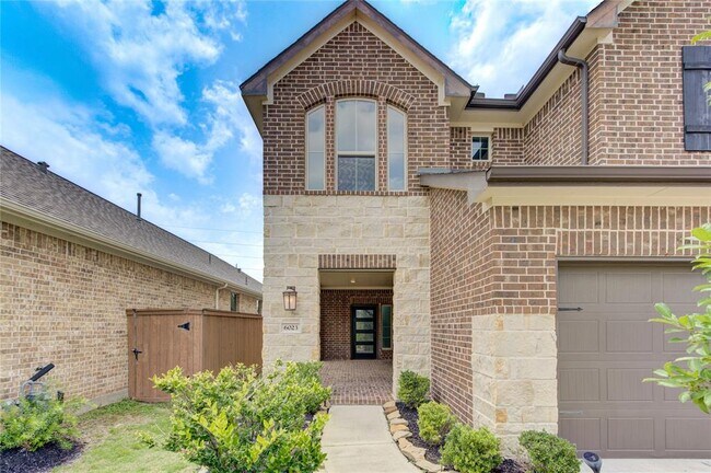 Foto del edificio - 6023 Bristlegrass Ln