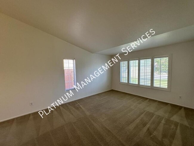 Building Photo - 1611 Kings Rd