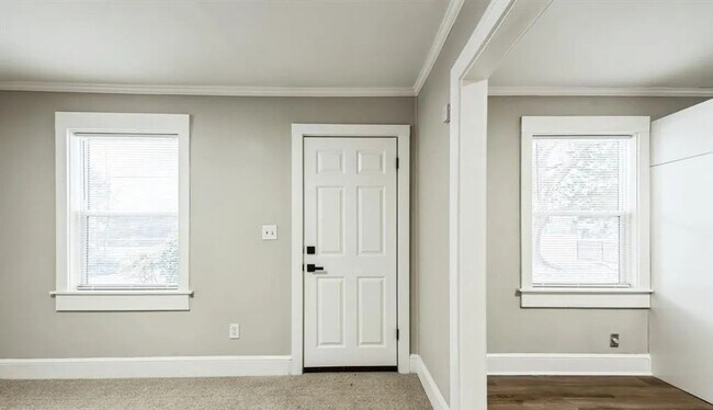 Foto del edificio - Welcome to this Beautiful Newly Renovated ...