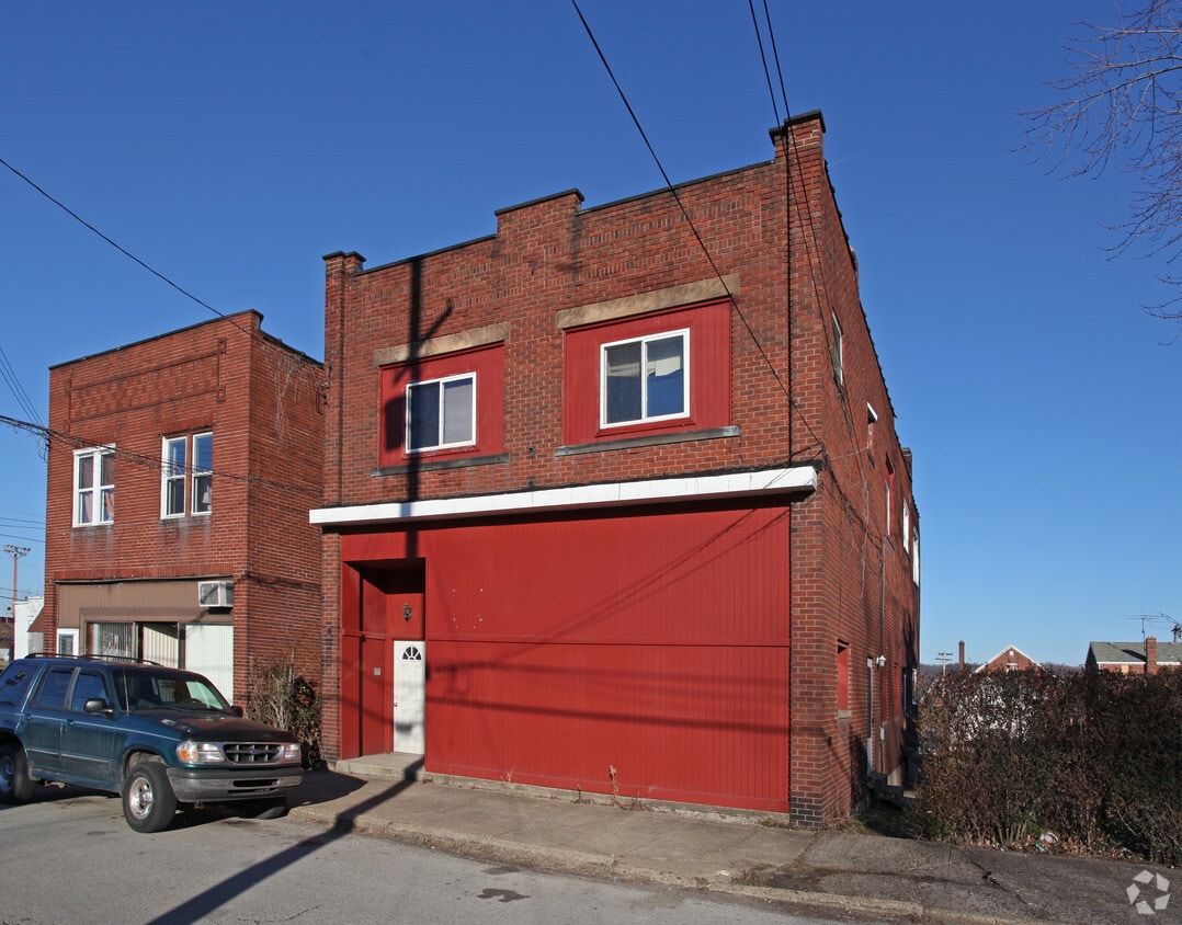 810 Miller Ave, Clairton, PA 15025 Apartments in Clairton, PA