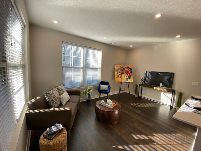 Foto del edificio - New 1 Bedroom 1 Bathroom Ground Floor Corner Unit in Ralston