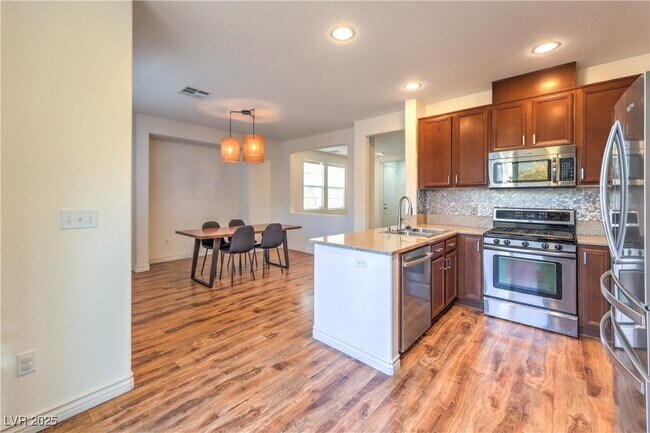 Foto del edificio - 9194 Red Knoll St