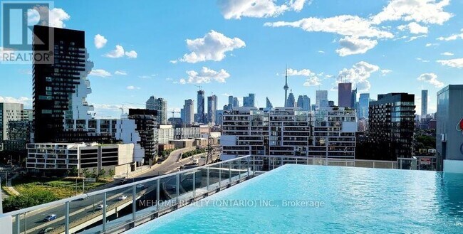 Photo du bâtiment - 30 Baseball Pl