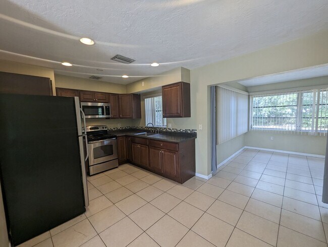 Foto del edificio - Great 2/1.5/1 Find for Beverly Hills