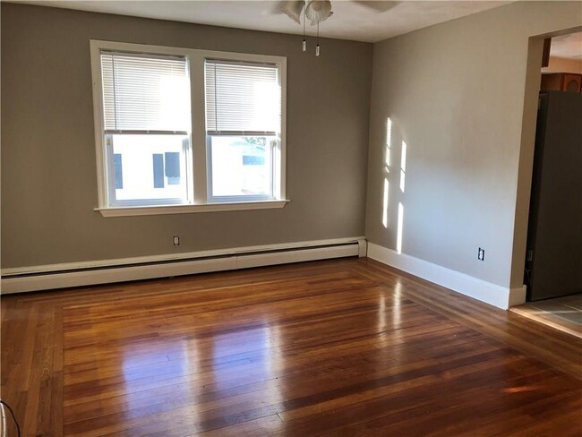 Foto del edificio - 119 Simmonsville Ave