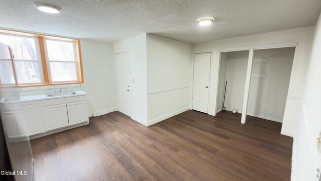 Foto del edificio - 3132 6th Ave