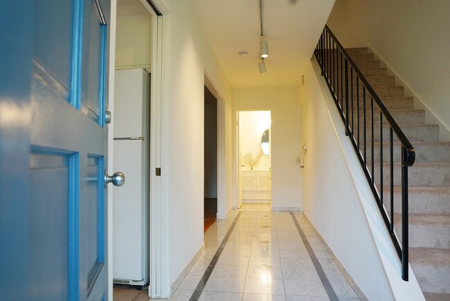 Building Photo - 1830 Washington Ave