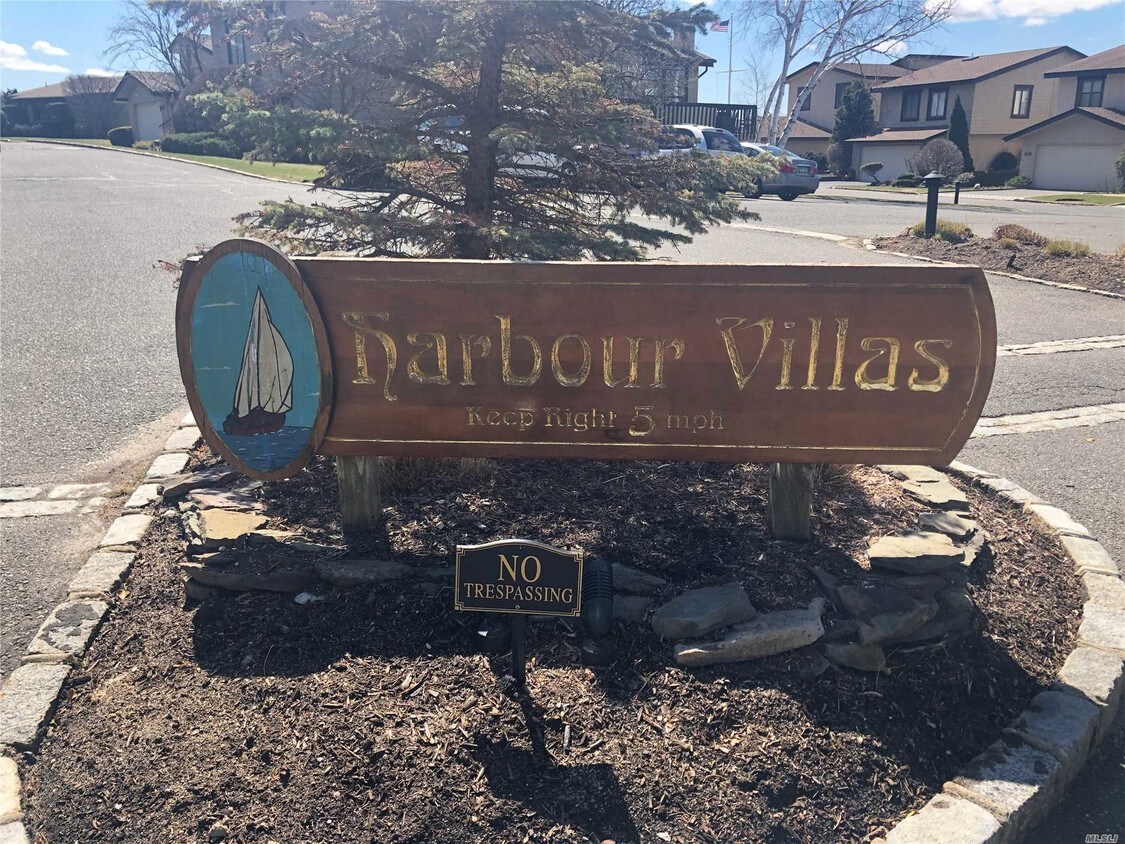 23 Fairwind Ct Unit 23, Northport, NY 11768 Condo for Rent in Northport, NY