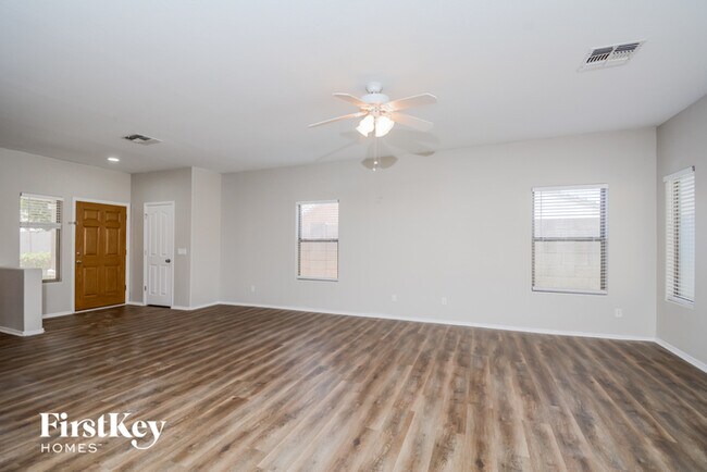 Foto del edificio - 3606 N 129th Ave