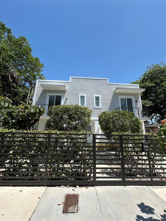 Foto del edificio - 3823 Thomas Ave