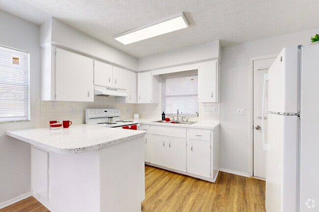 1BR, 1BA - 700SF - Kitchen - Julia Court Cottages