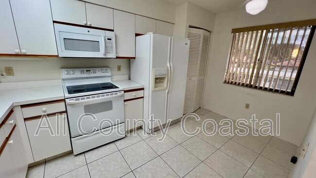 Foto del edificio - 6121 Pointe Regal Cir