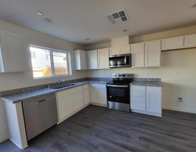 Building Photo - Stunning Roseville 4/3 New Build!  Please ...