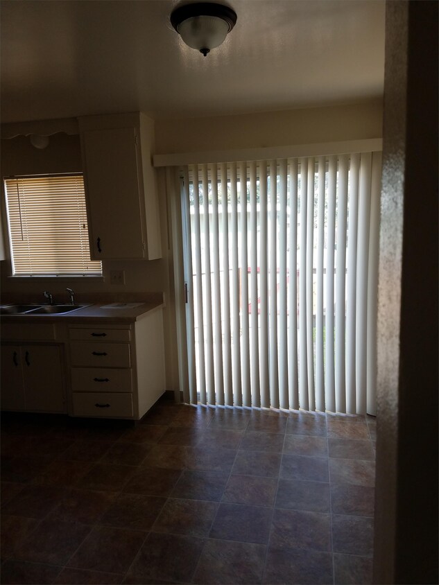 Building Photo - 2100 Celeste Dr
