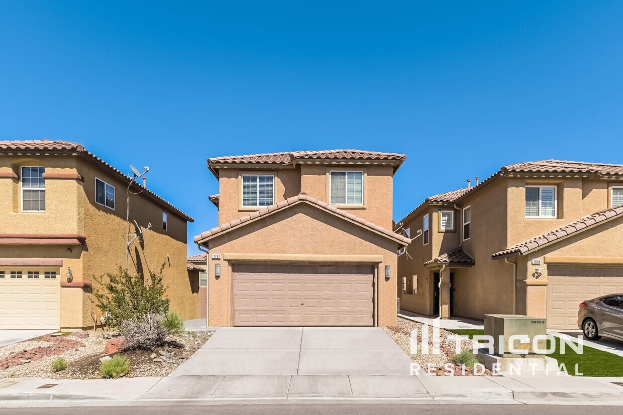Foto principal - 11762 Pine Shadows St