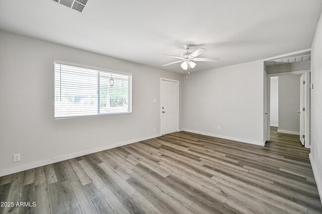 Foto del edificio - 1241 E McKinley St