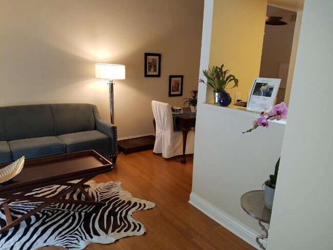Building Photo - 379 Shadow Run Dr