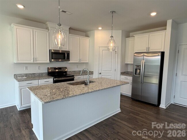 Foto del edificio - 404 Silver Birch Ct