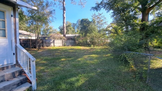 Building Photo - 126 Lewis St