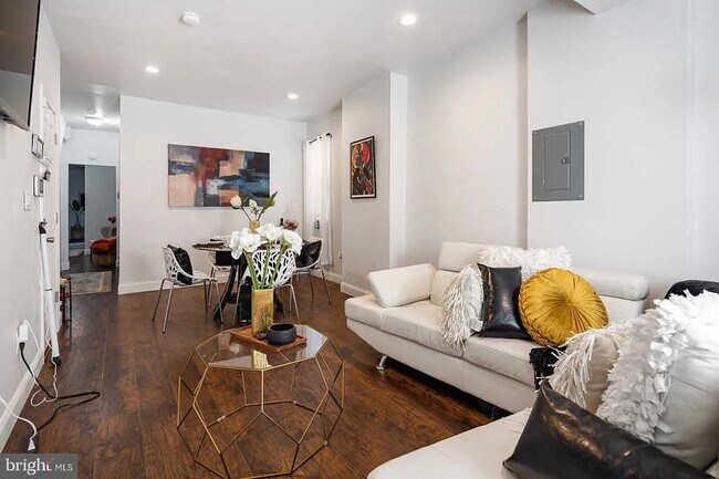 Fotografía del edificio - 855 E Locust Ave