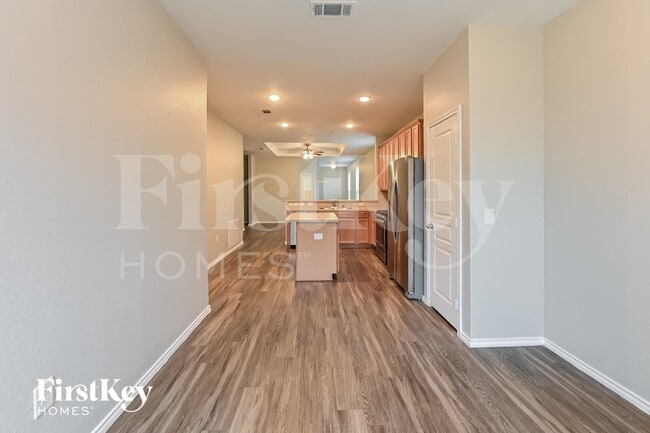 Building Photo - 14711 Myrtle Point Dr
