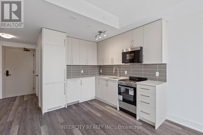 Building Photo - 2075-2075 King Rd