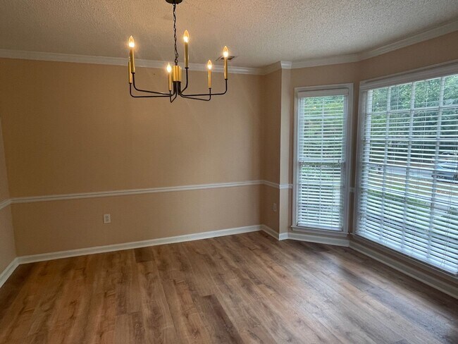 Foto del edificio - Beautifully Renovated Two-Story Traditional in McEachern High School