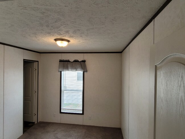 Building Photo - 2198 Tri Level Ln