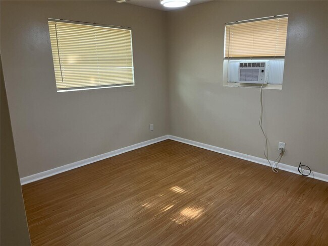 Foto del edificio - 1633 NW 18th Ave