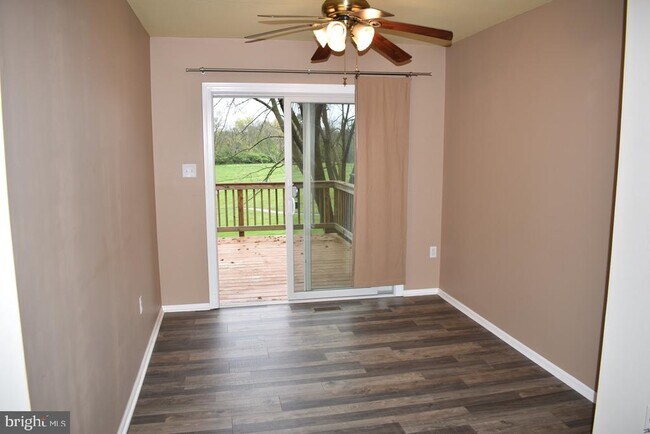 Foto del edificio - 8278 Waterside Ct