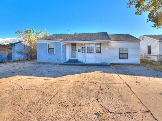 Foto del edificio - Half Off First Months Rent! ADORABLE 3 BED...