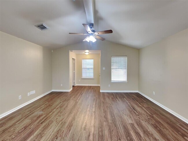 Foto del edificio - 28926 Village Creek Loop