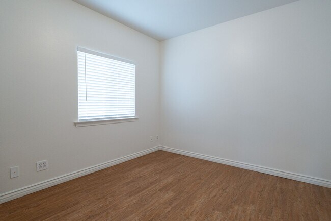 Foto del edificio - 2 WEEKS OFF SPECIAL..BEAUTIFUL 4 BED 3 BATH UNIT!!!!!