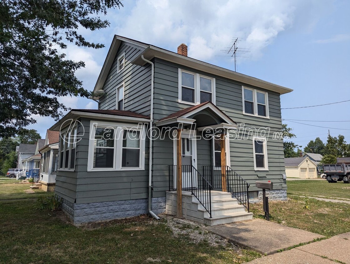 Primary Photo - Charming Two-Bedroom Colonial on Corner Lo...