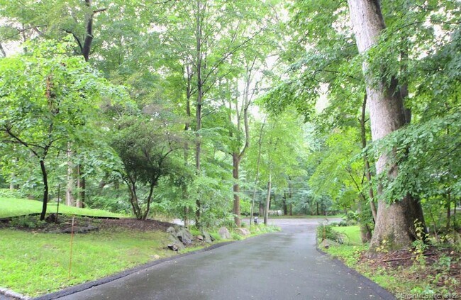 Foto del edificio - 74 Wellington Dr