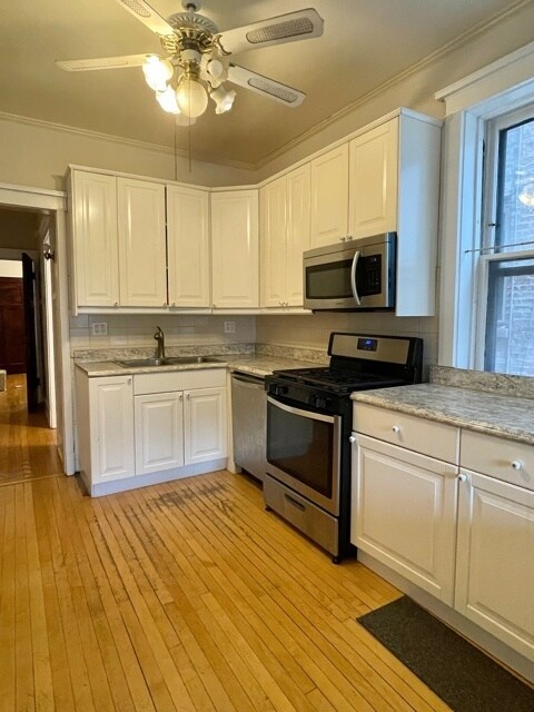Building Photo - 1418 W Olive Ave