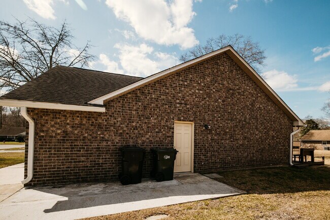 Foto del edificio - Move-In Ready! 3-Bed Home with Spacious Backyard