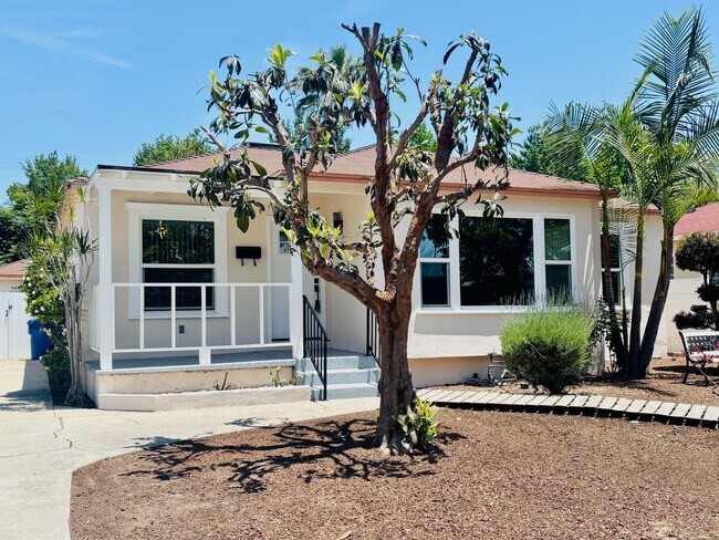 Foto del edificio - 6534 Balcom Ave
