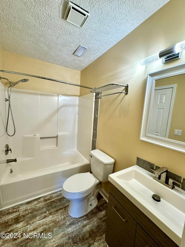 Building Photo - 10165 Creekside Dr SE