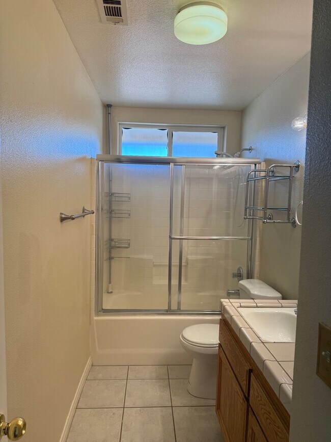 Foto del edificio - TWO STORIES HOME MOVE-IN-READY