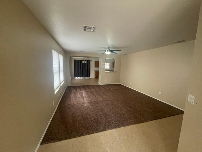 Foto del edificio - 5641 E Flower Ave