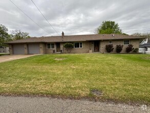 Building Photo - 403 Oak St