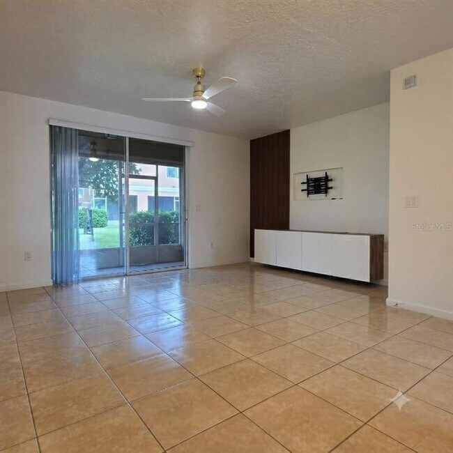 Foto del edificio - 1561 Chelsea Dr