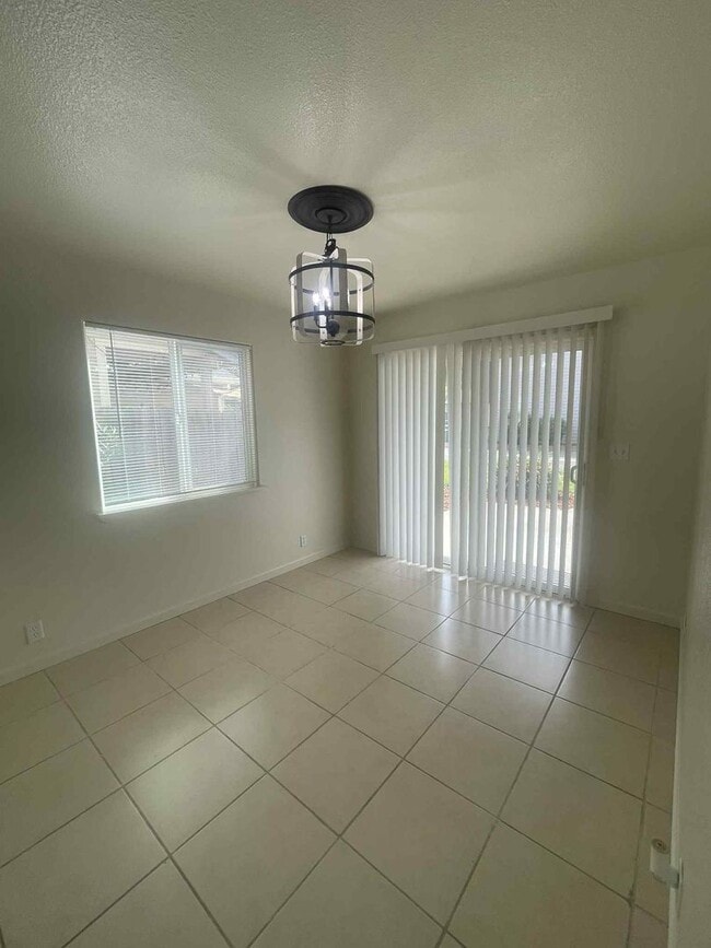Foto del edificio - 2909 Godman Ave