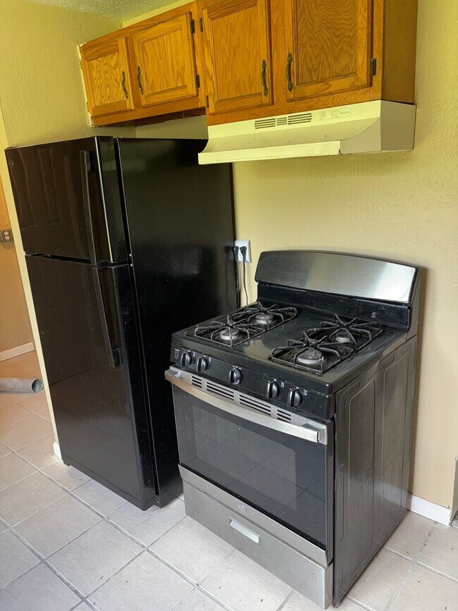Building Photo - Warrensville Heights Townhome