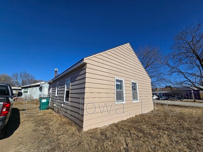 Building Photo - 158 S Roosevelt Rd