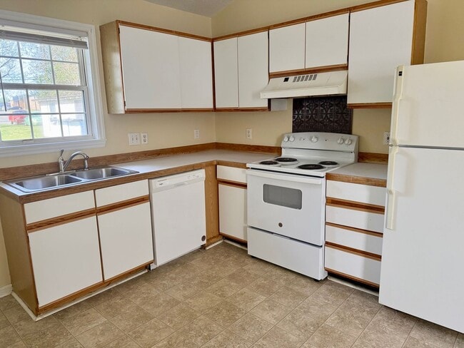 Building Photo - Two bedroom, 1 bath condo in Gibsonville